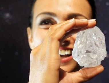 Die Welt: «Γιατί εμφανίζονται ξαφνικά τόσα πολλά γιγαντιαία διαμάντια;»